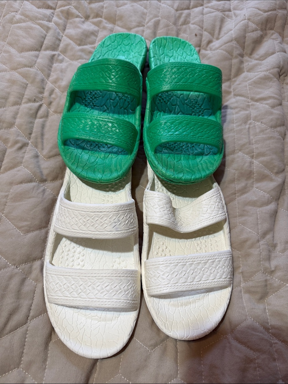 Pali sandals set of 2 size 8